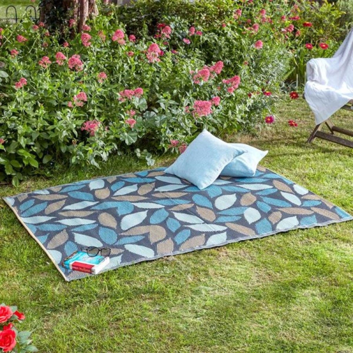 Alfresco FloraLeaves Outdoor Mat – 150 x 210cm  Durable, Water-Resistant Mat for Patios, Kitchens, and More