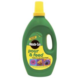 Miracle Gro Pour & Feed Plant Food - 3L