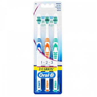 Oral-B Classic Care - Pack of 3