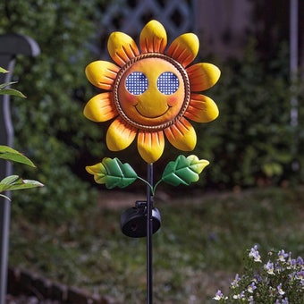 Smilin’ Sunflower Solar Stake Light – Blinking Garden Feature with Personality
