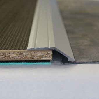 Trojan A47 Self-Adhesive Reducer 15mm – Smooth Aluminium Floor Transition Strip I Toscana Oak