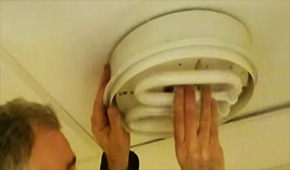 How to change a 2D Bathroom Light Bulb